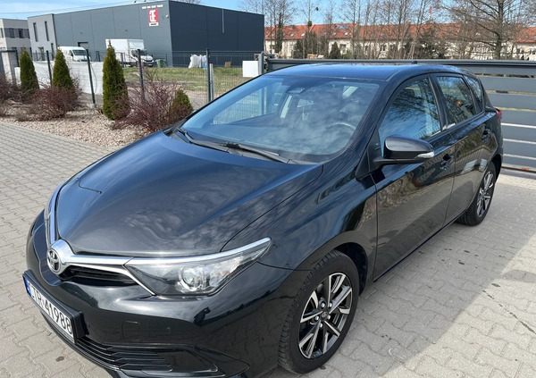 Toyota Auris cena 51900 przebieg: 102475, rok produkcji 2017 z Toruń małe 232